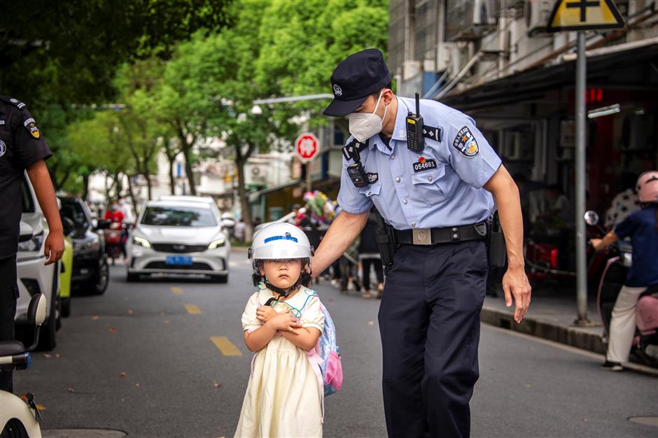 police ensure safety on first day of new school semester