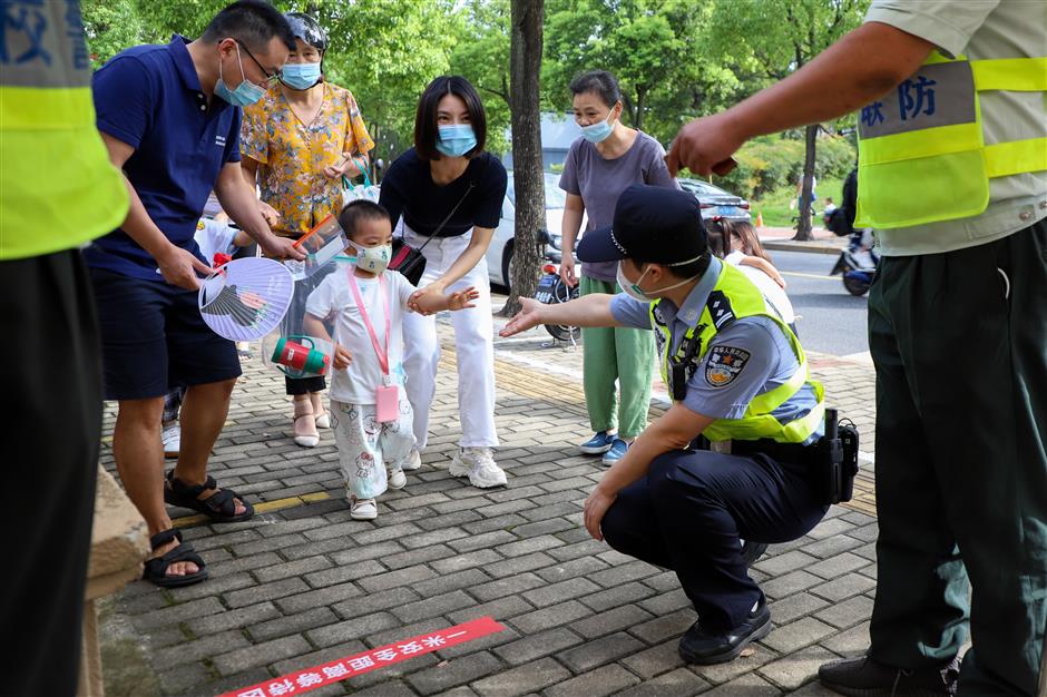 police ensure safety on first day of new school semester