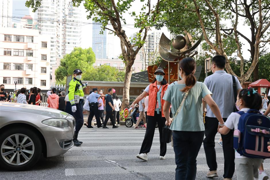 police ensure safety on first day of new school semester