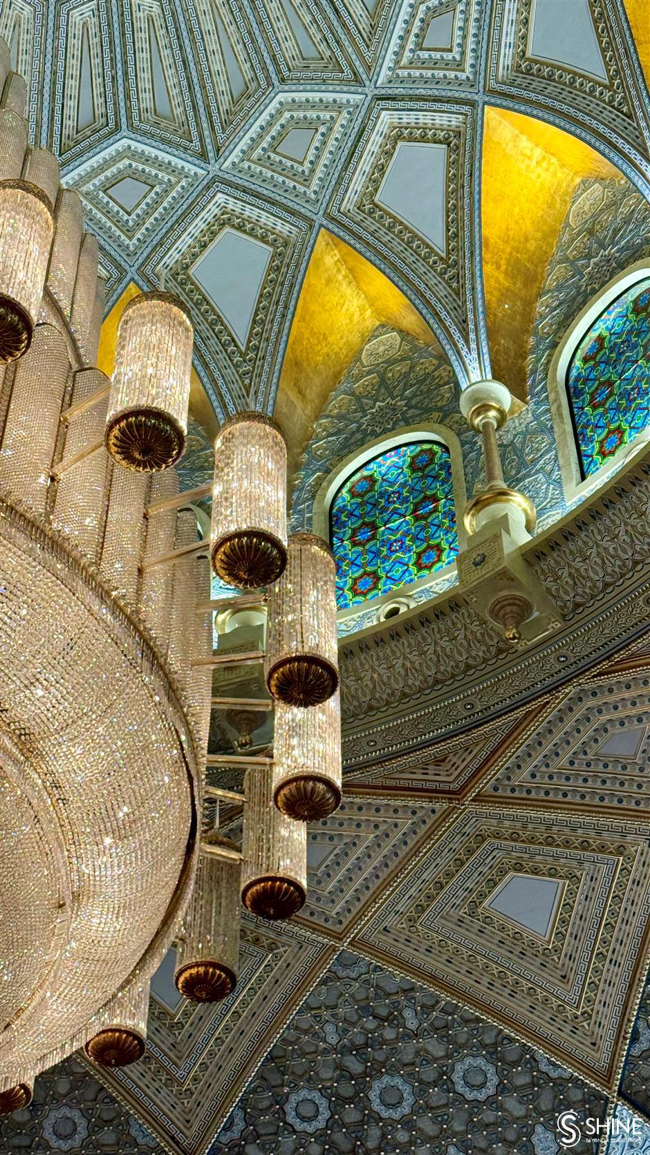 golden epiphanies: abu dhabi's aesthetic landscape