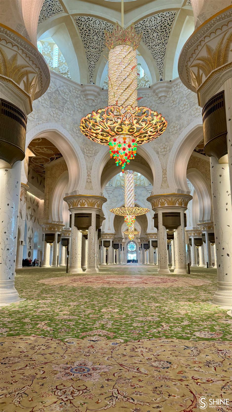 golden epiphanies: abu dhabi's aesthetic landscape