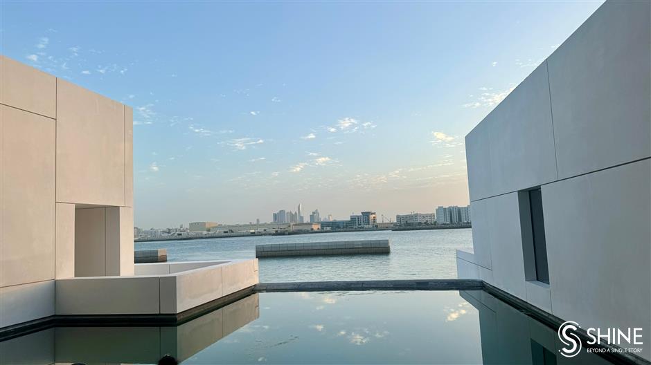 golden epiphanies: abu dhabi's aesthetic landscape