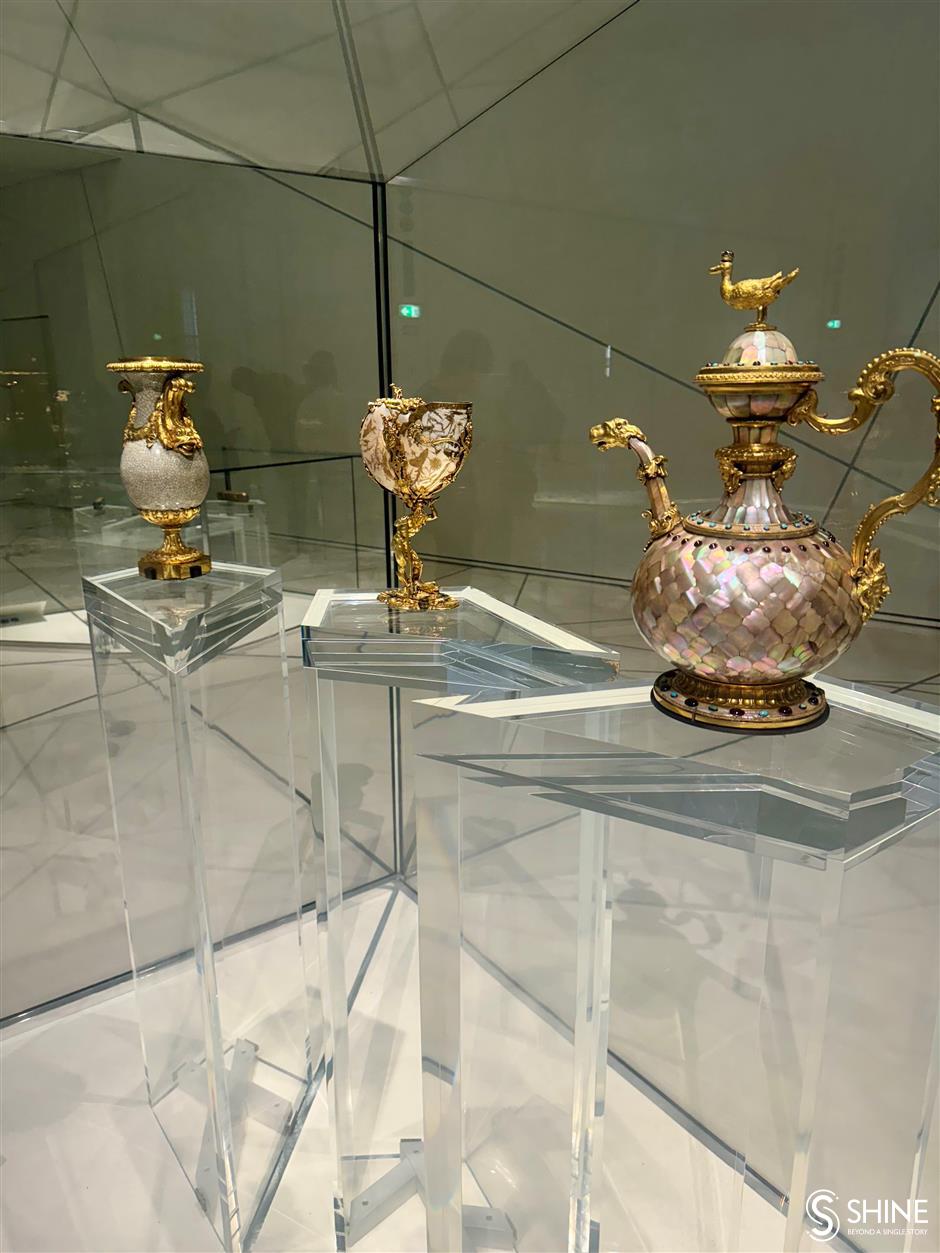 golden epiphanies: abu dhabi's aesthetic landscape
