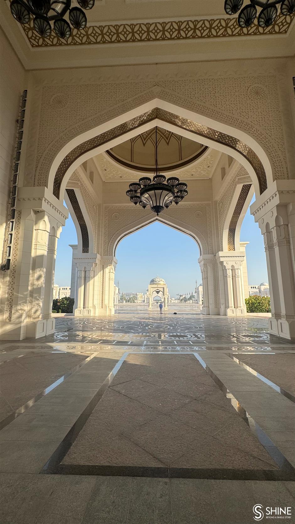 golden epiphanies: abu dhabi's aesthetic landscape