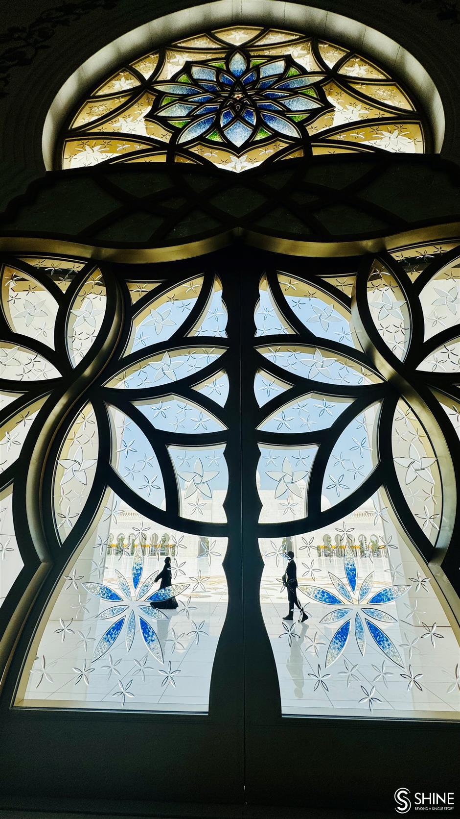 golden epiphanies: abu dhabi's aesthetic landscape