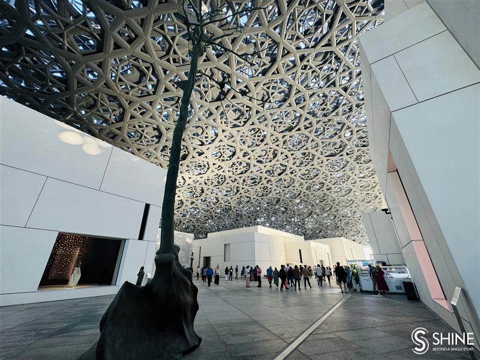 golden epiphanies: abu dhabi's aesthetic landscape