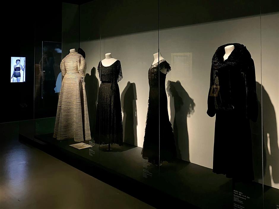 showcasing modernity of paris from 1914 through 1945