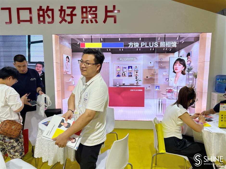 thriller or booster? how ai transforms traditional photography studios