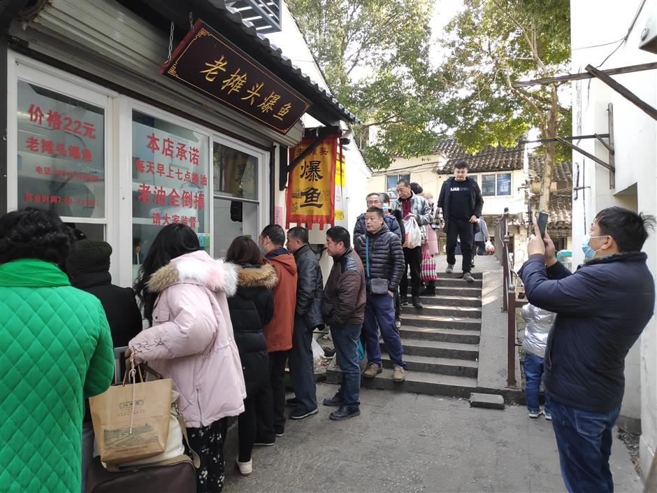 indulge in the culinary delights of suzhou just like the natives do!