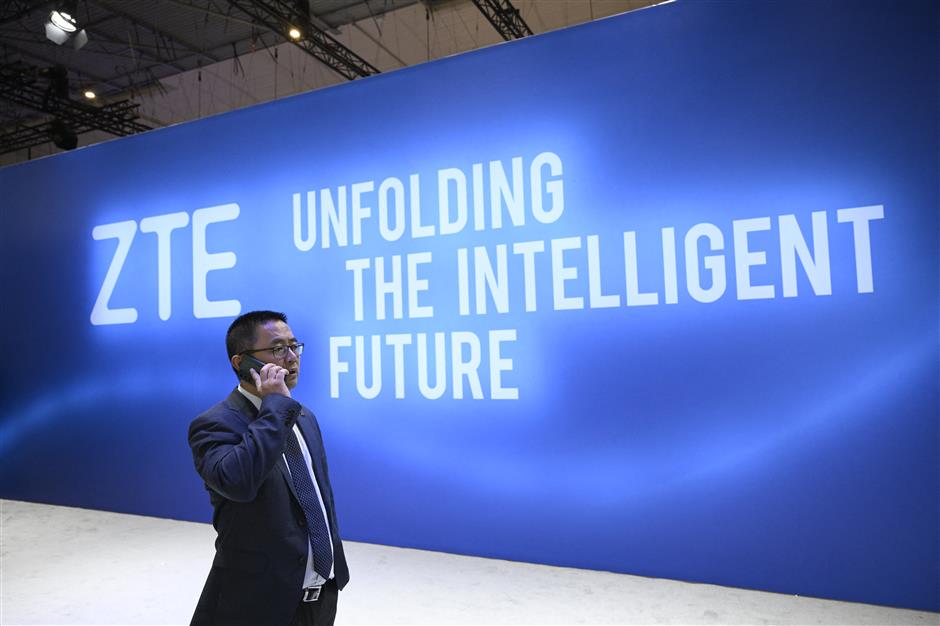 smartphone makers charge ahead to make better batteries