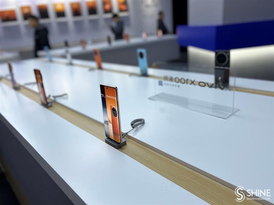 vivo launches industry's first